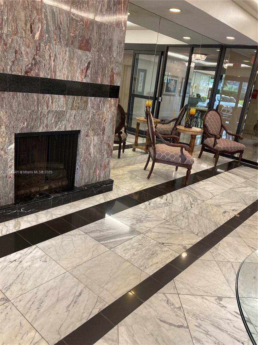 CANONGATE CONDO NO ONE - Residential