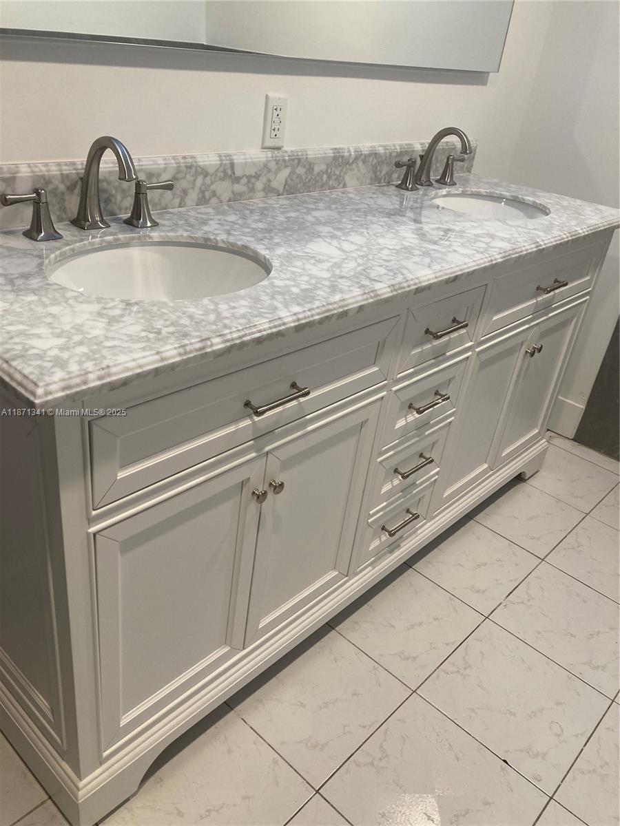 CANONGATE CONDO NO ONE - Residential