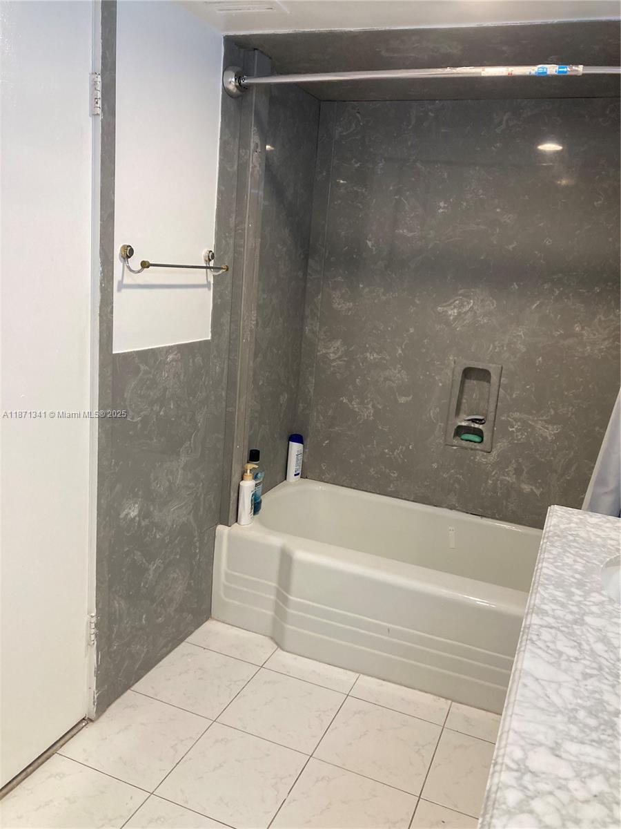 CANONGATE CONDO NO ONE - Residential