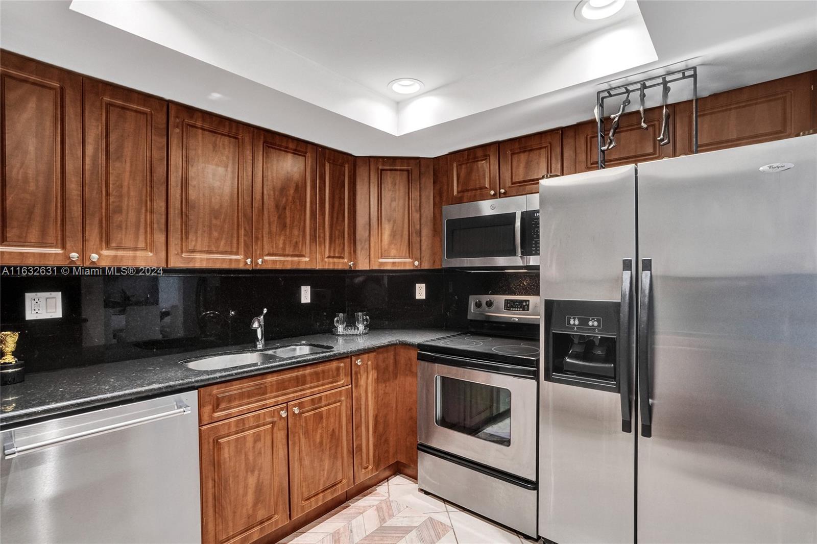 ARLEN HOUSE WEST CONDO - Residential