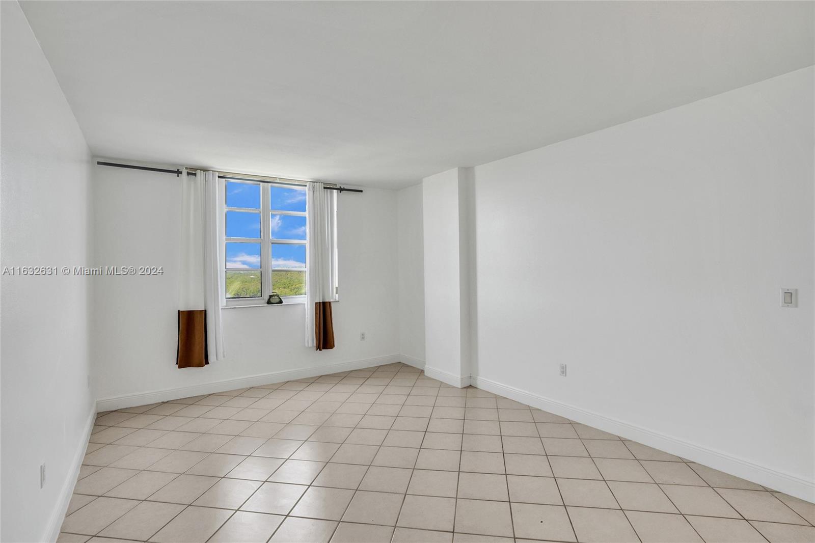 ARLEN HOUSE WEST CONDO - Residential