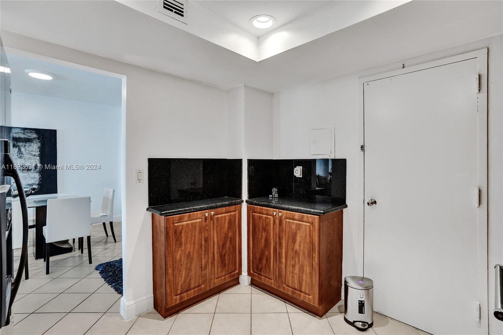ARLEN HOUSE WEST CONDO - Residential