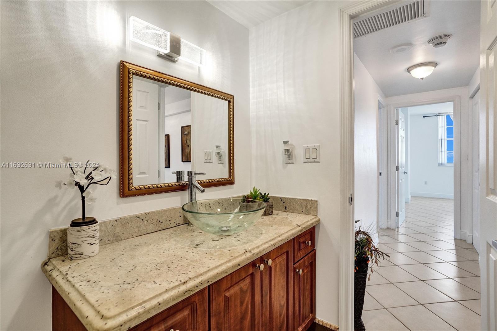 ARLEN HOUSE WEST CONDO - Residential