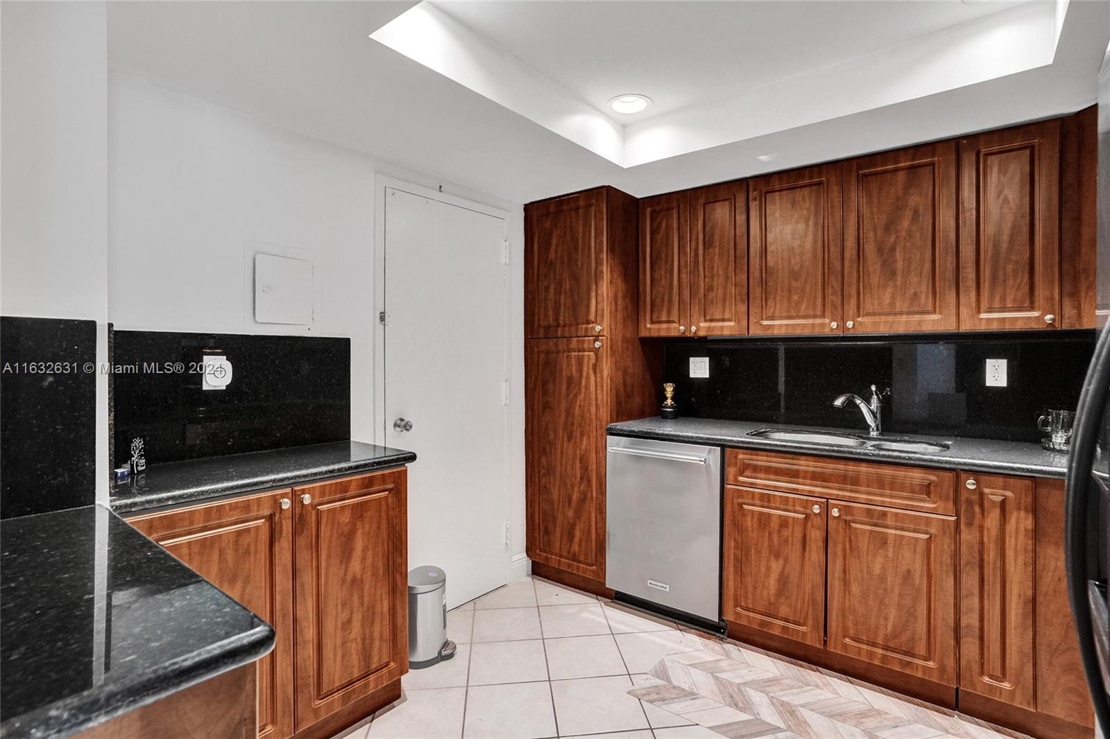 ARLEN HOUSE WEST CONDO - Residential