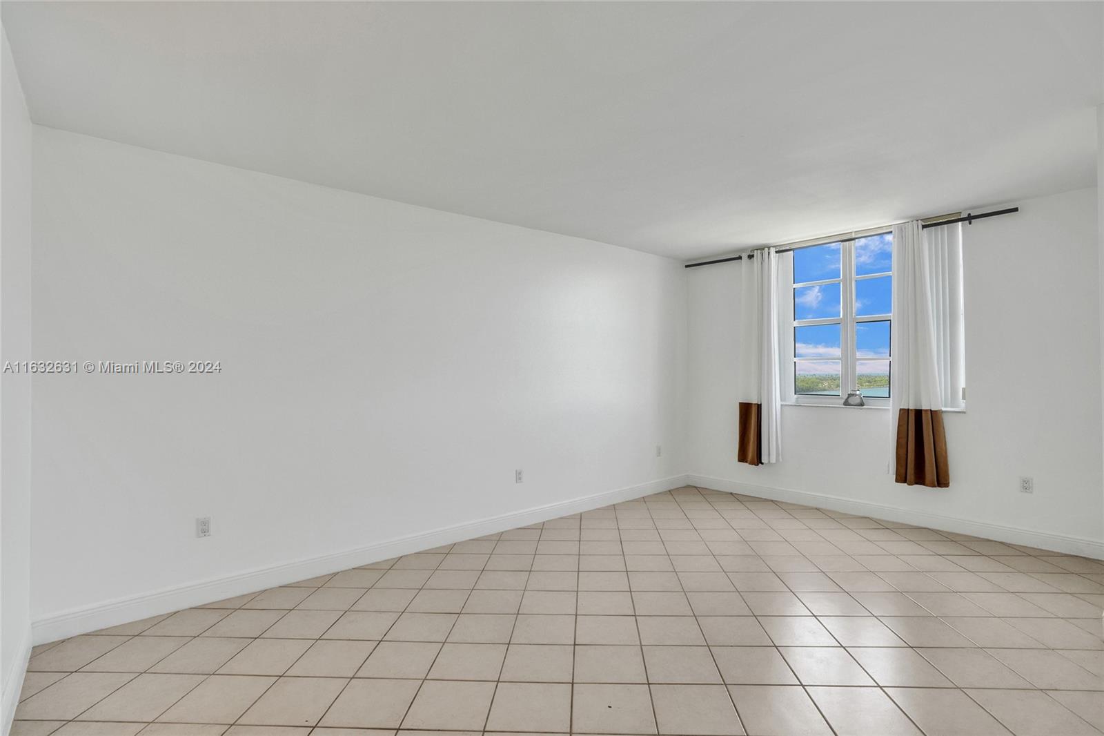 ARLEN HOUSE WEST CONDO - Residential