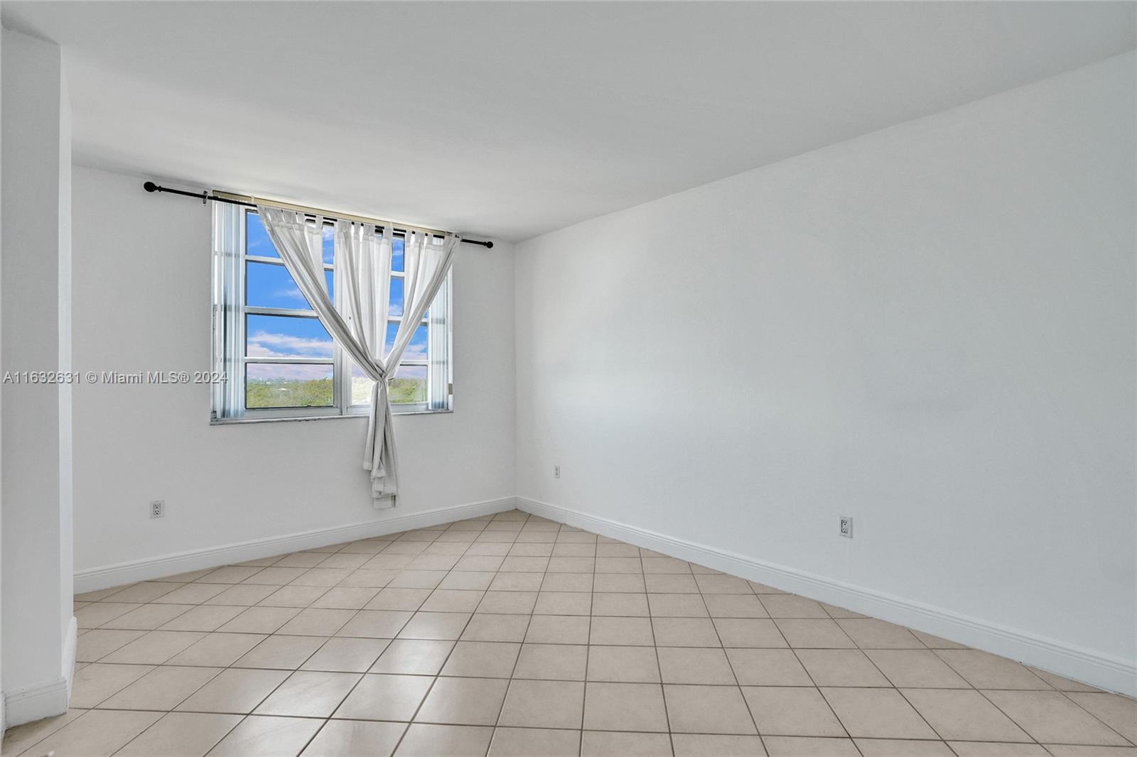 ARLEN HOUSE WEST CONDO - Residential