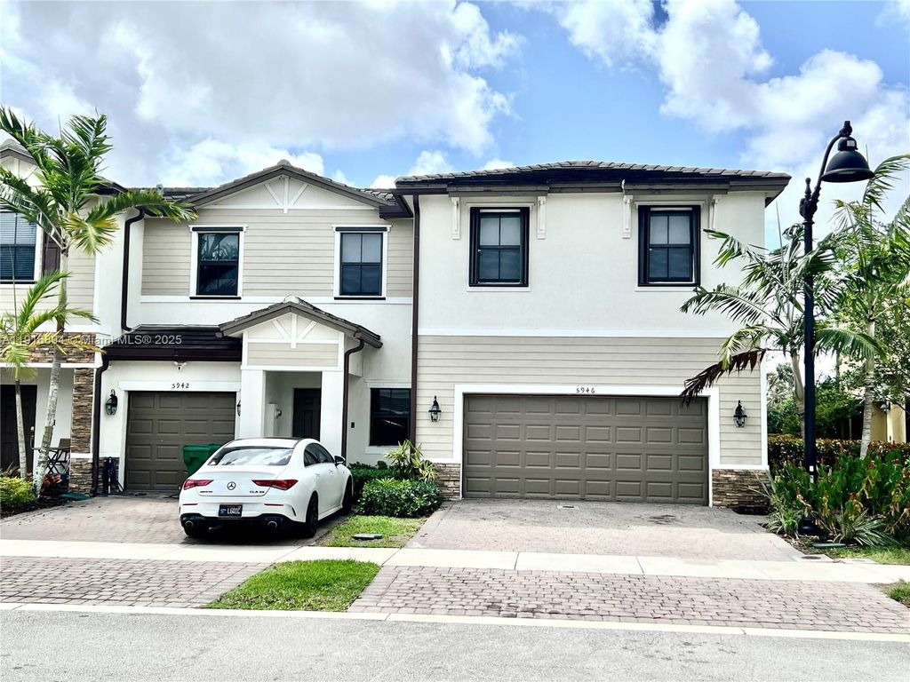 Photo of 5946 Mustang Mnr, Davie, FL 33314 (MLS # A11916894)