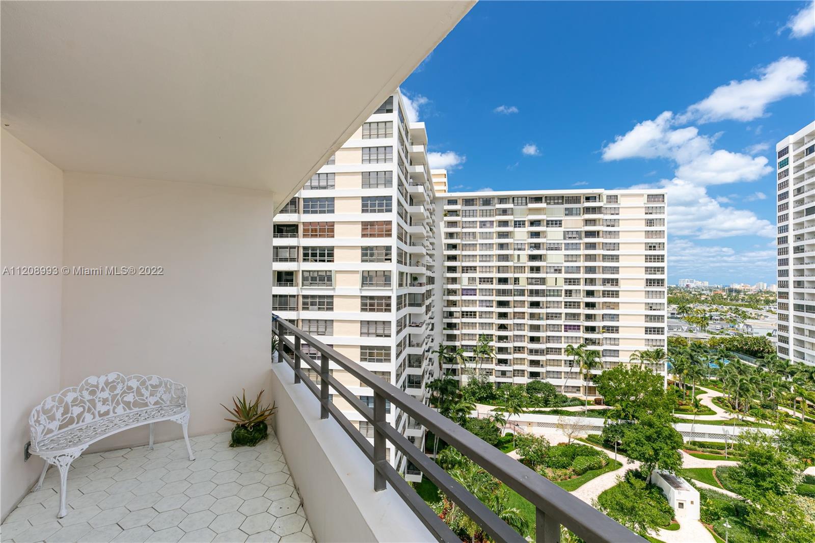 OLYMPUS CONDO PH A - Residential