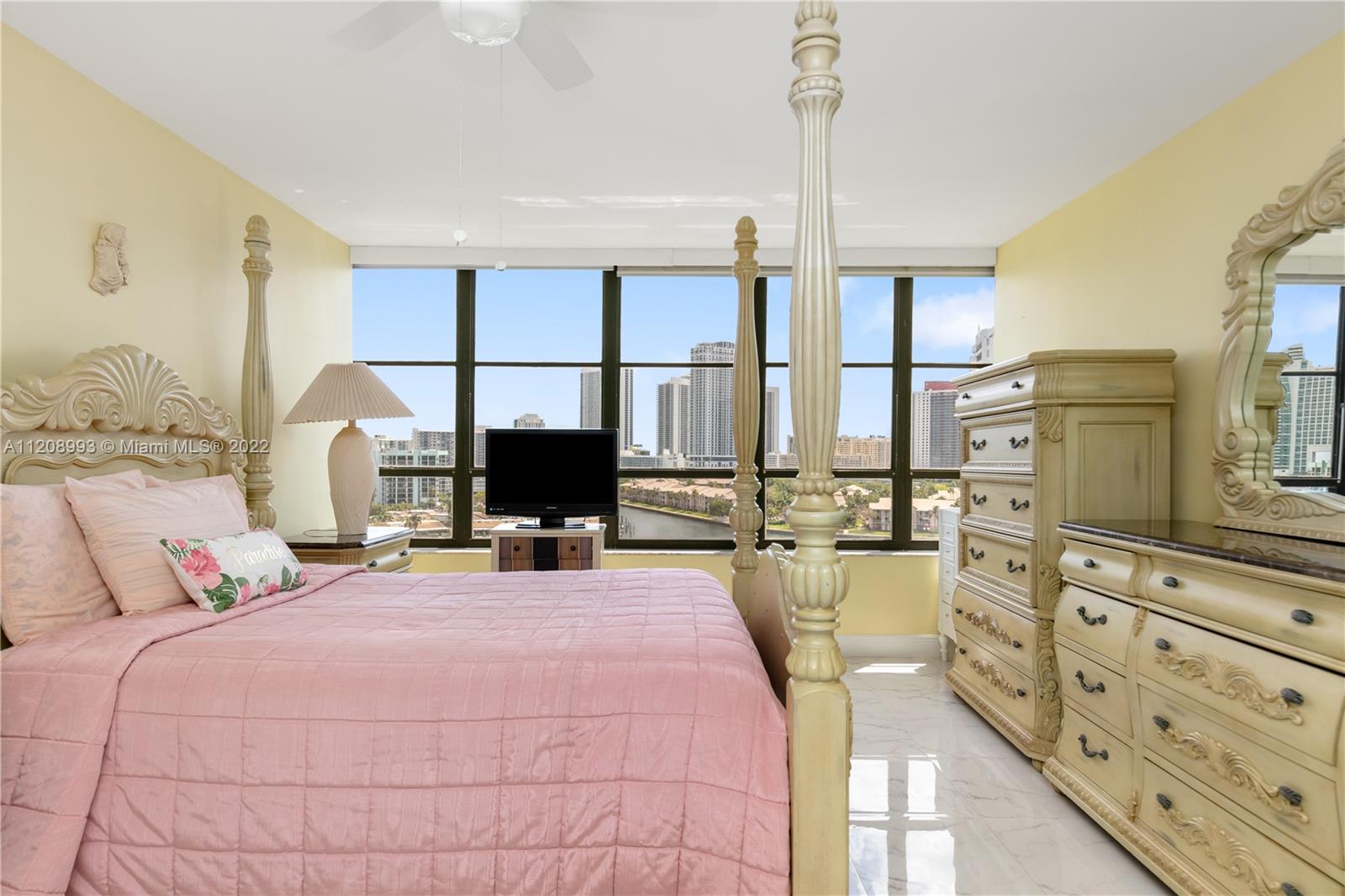 OLYMPUS CONDO PH A - Residential