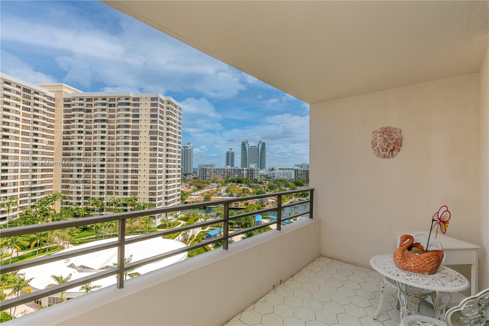 OLYMPUS CONDO PH A - Residential