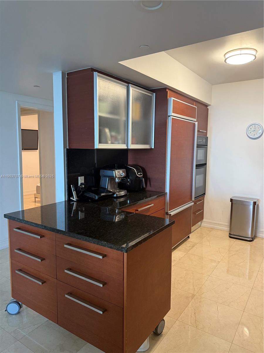BEACH CLUB CONDO - Residential Lease