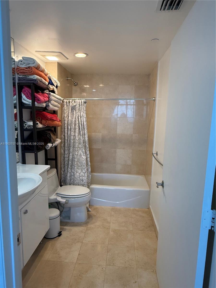 BEACH CLUB CONDO - Residential Lease