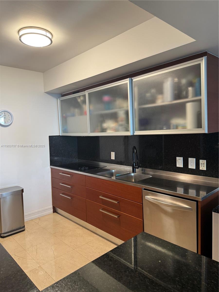 BEACH CLUB CONDO - Residential Lease