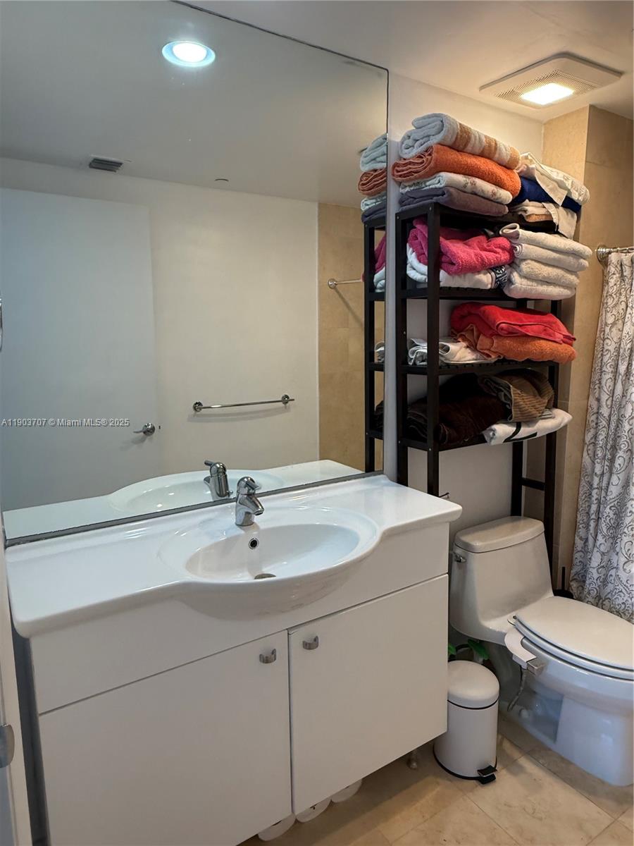 BEACH CLUB CONDO - Residential Lease