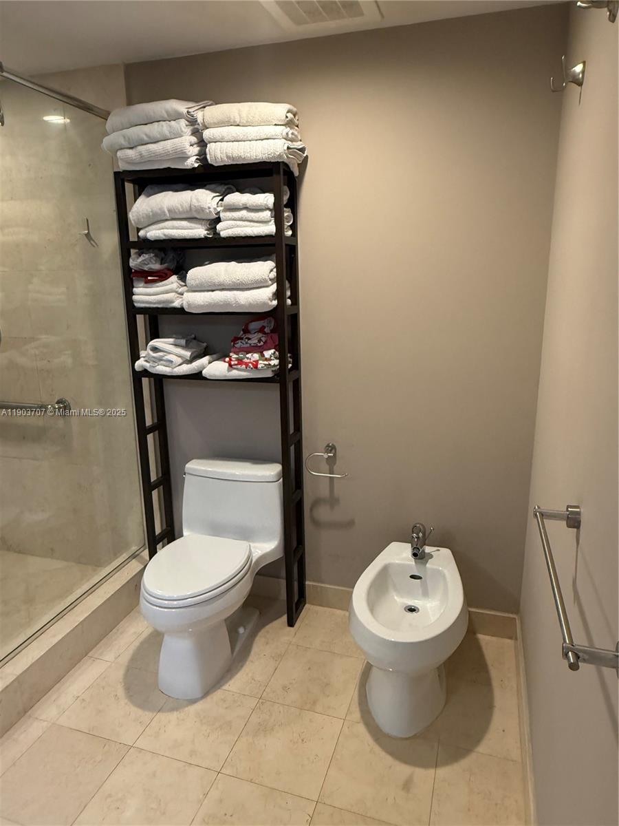 BEACH CLUB CONDO - Residential Lease