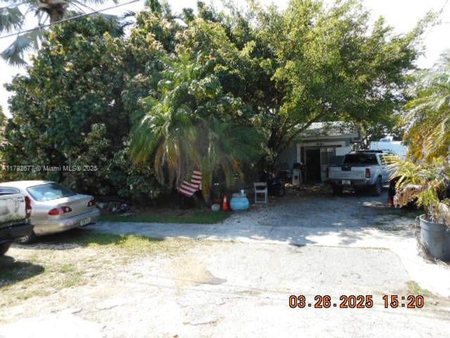 Sold "As-Is""Where-Is"  This property is 75 ft on a wide canal. Is a large 3 bedroom 2 full bath 1 story home which  boast over 2400 Sqft under air. With a very large 11,850 sqft lot room for your rv or boat. Great entertaining property with a very large screened in and covered patio. This property has a lot  potential just needs a new buyer's vision to bring it to life.Property will be included the next Auction. Buyers must sign up and place bids though xome. All auction properties are subject to a buyer s premium pursuant to the Event Agreement and Auction Terms & Conditions  minimums will apply . Buyers and buyers' agent to verify any and all info. Occupants are not to be disturbed. This property is being sold occupied and could involve additional costs.