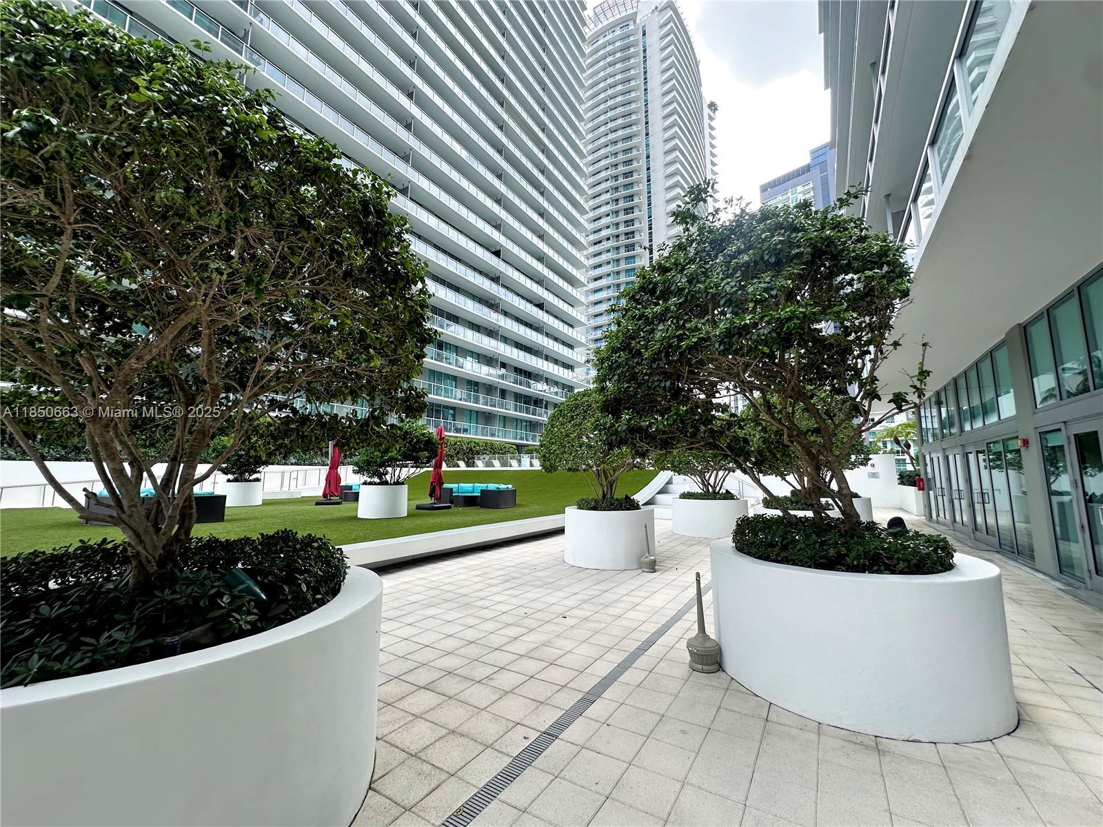 THE AXIS ON BRICKELL COND - Residential
