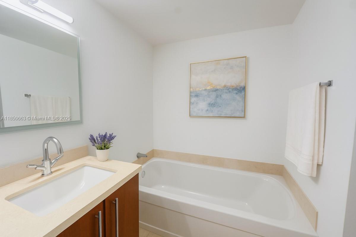 THE AXIS ON BRICKELL COND - Residential