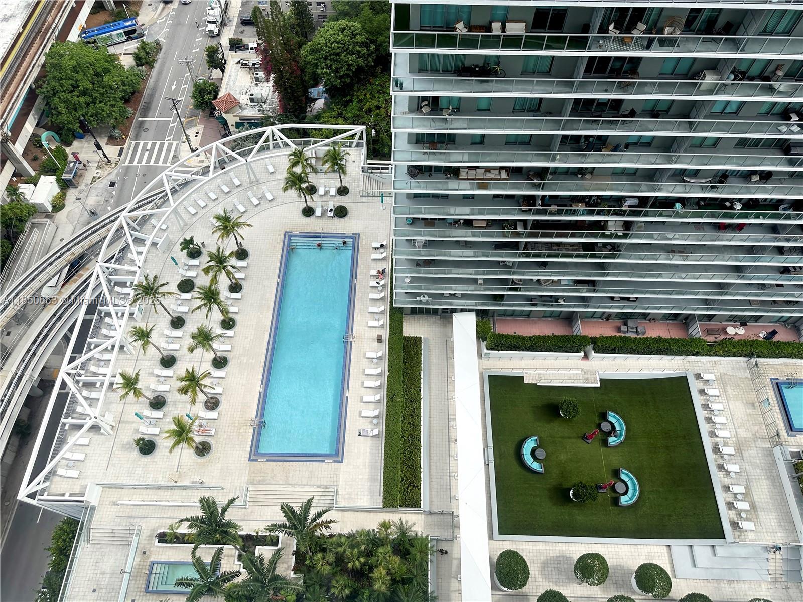 THE AXIS ON BRICKELL COND - Residential