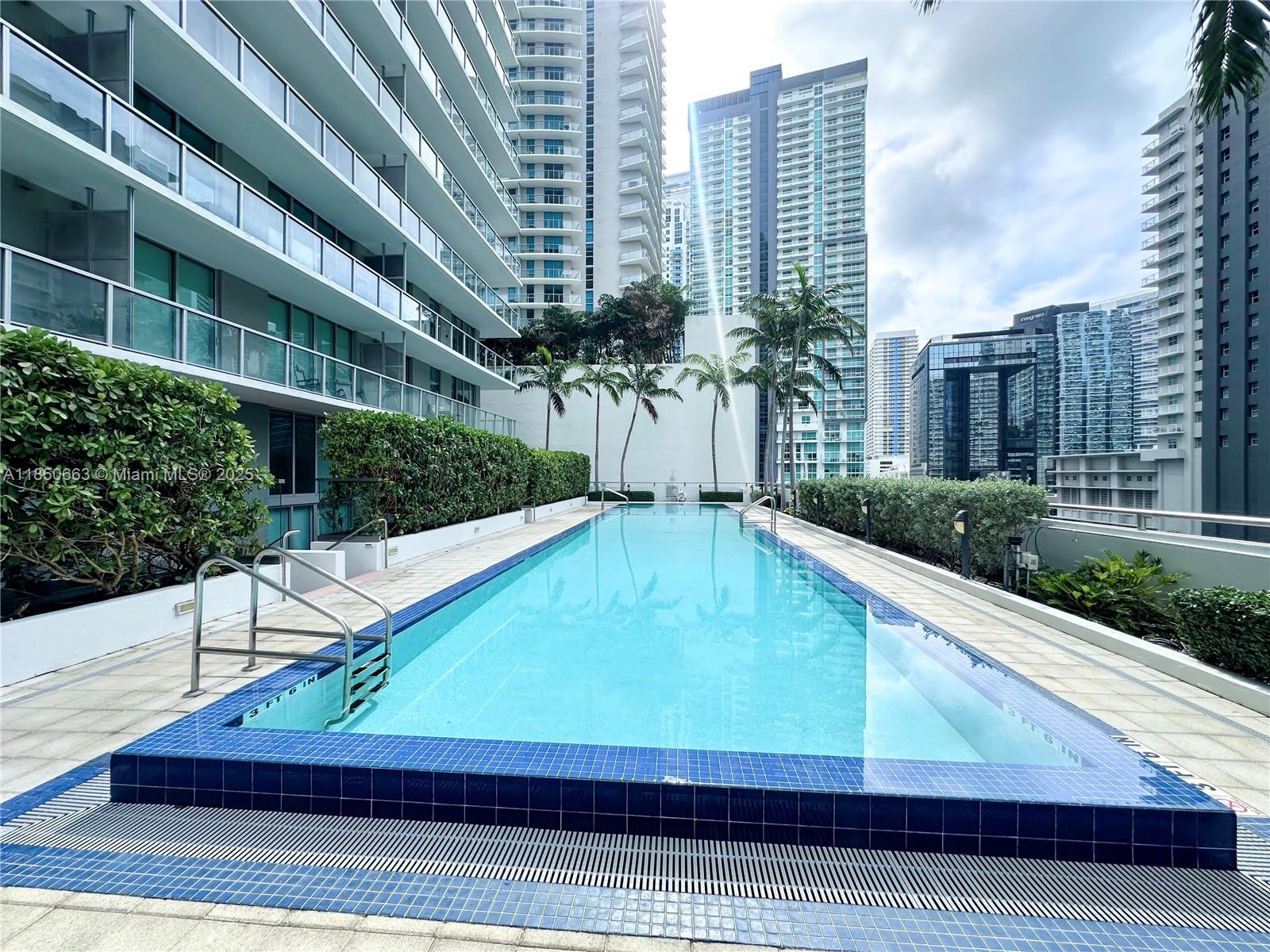 THE AXIS ON BRICKELL COND - Residential