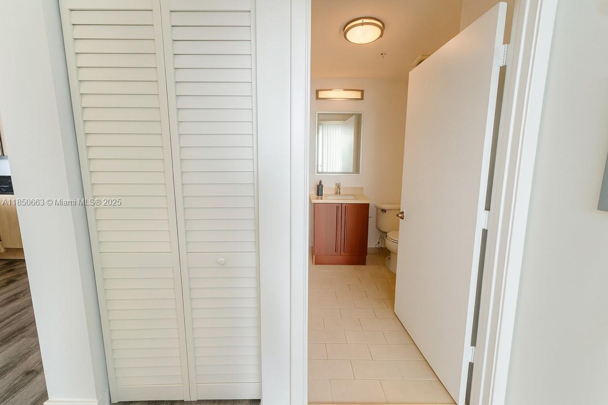 THE AXIS ON BRICKELL COND - Residential