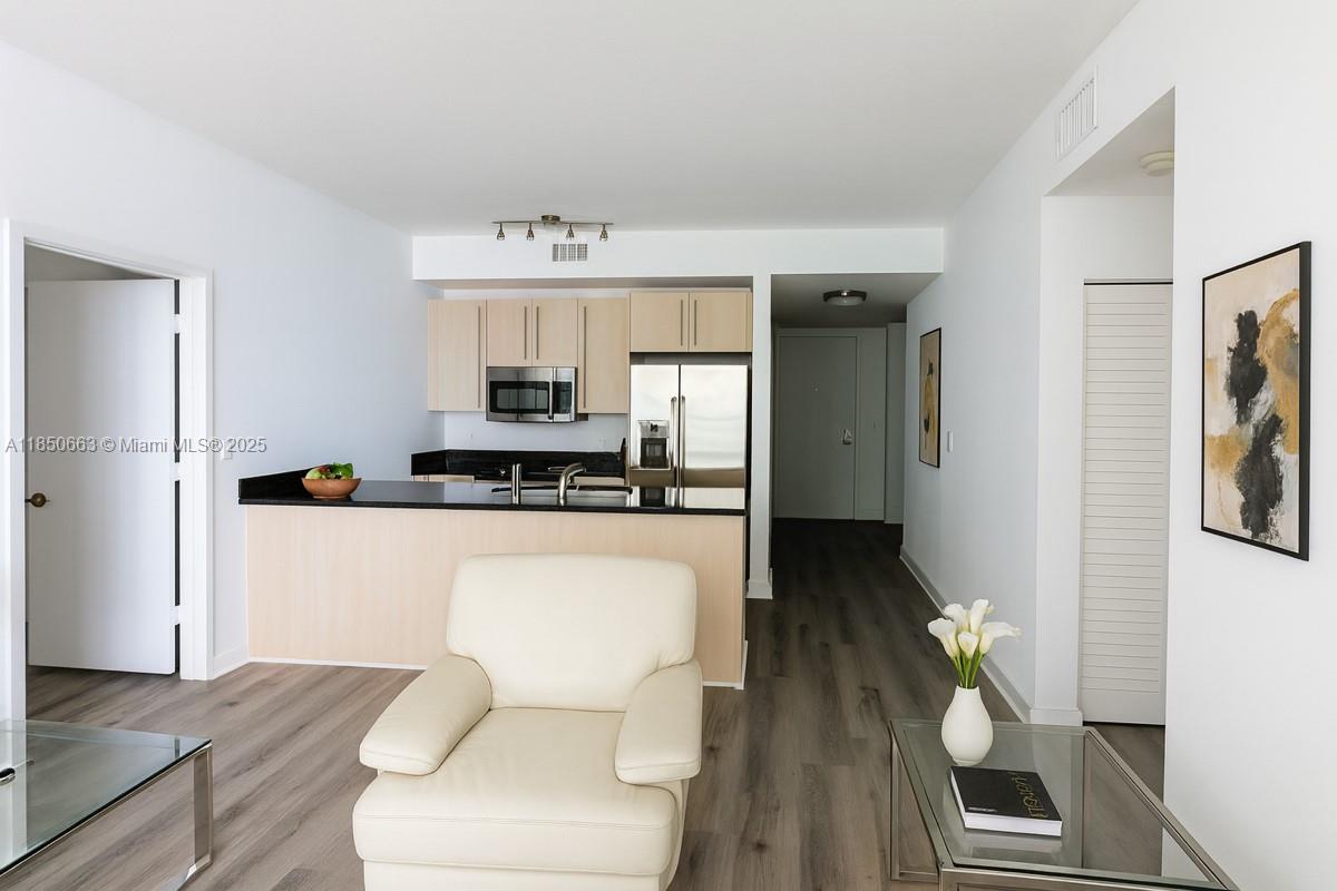 79 SW 12th St 2809-S