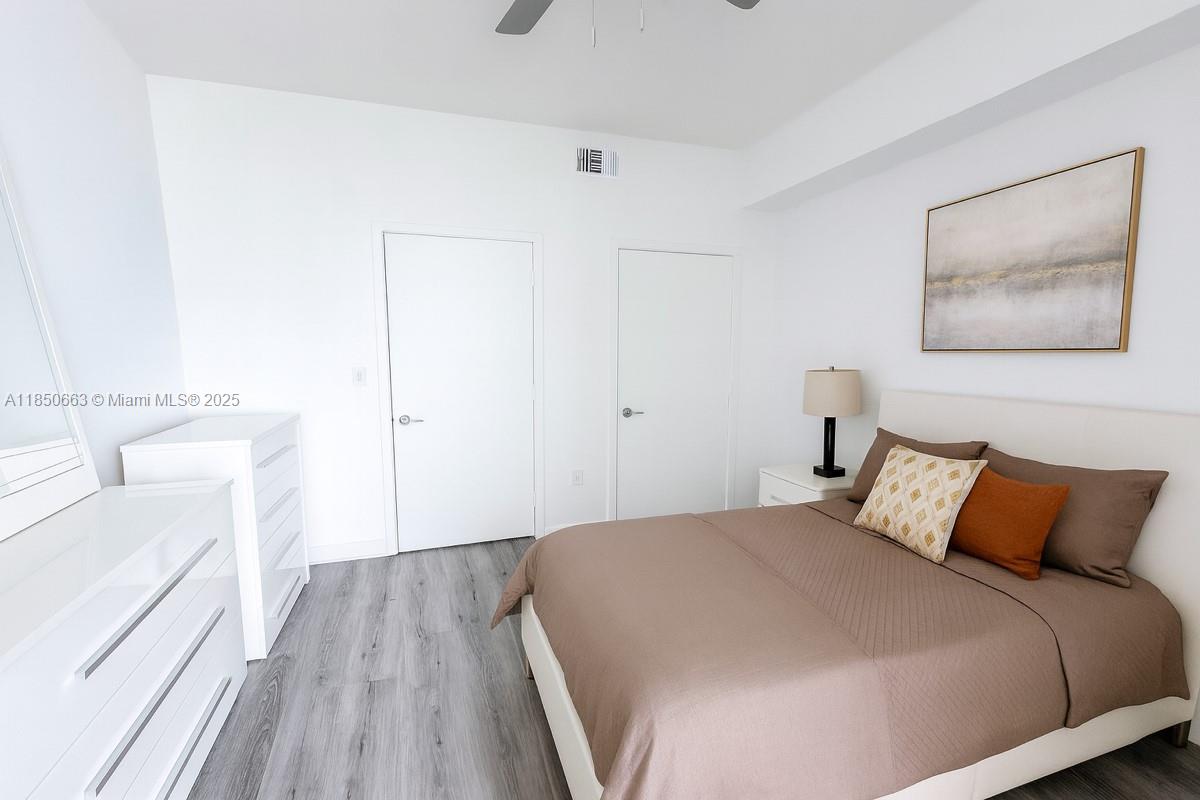 THE AXIS ON BRICKELL COND - Residential