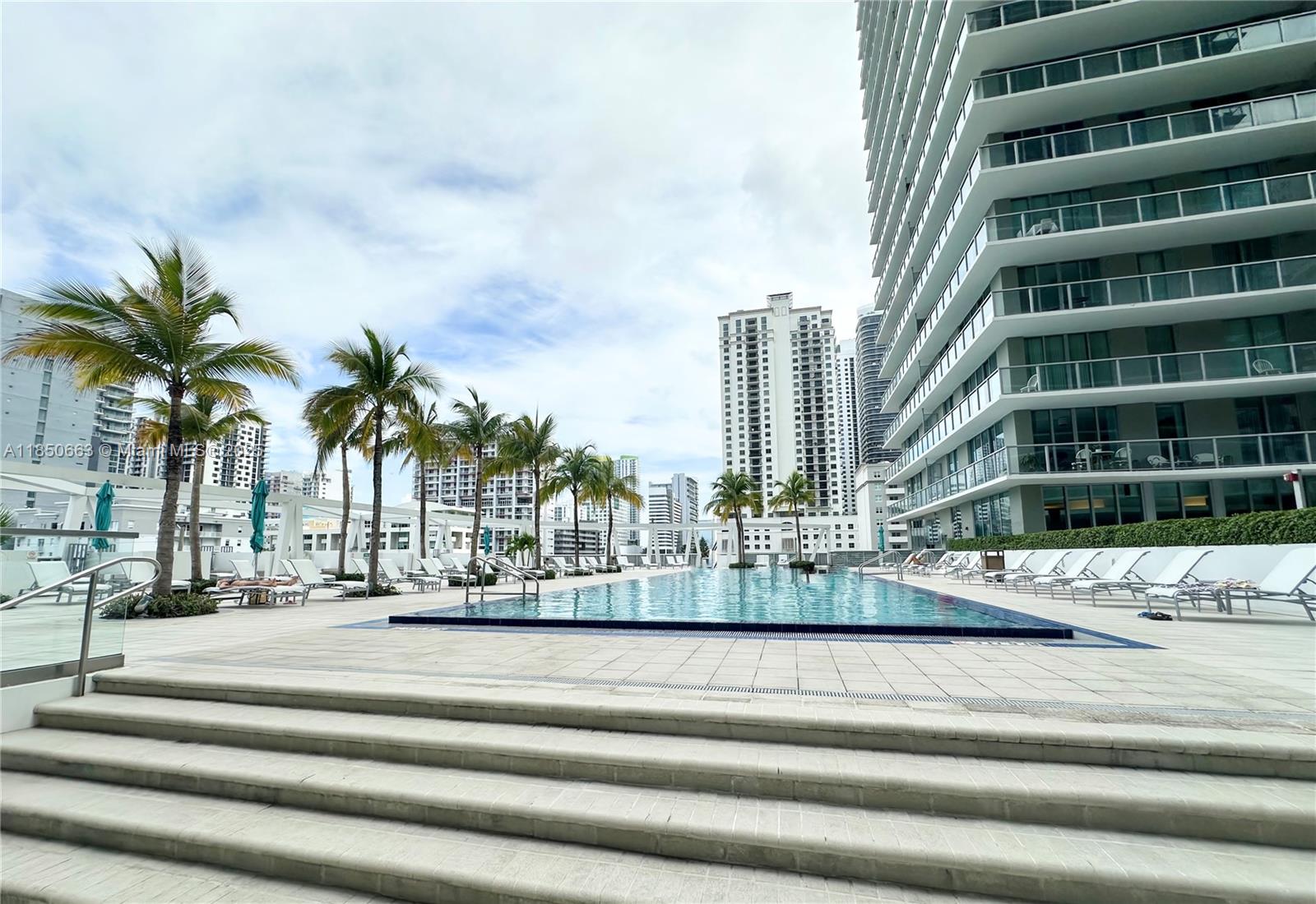 THE AXIS ON BRICKELL COND - Residential