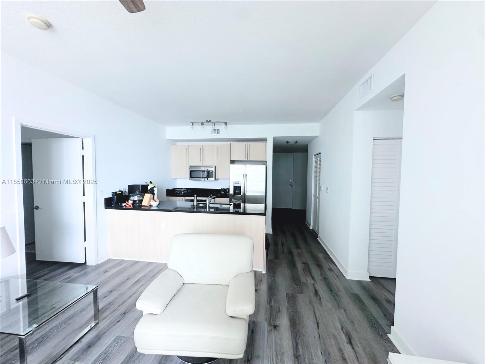79 SW 12th St 2809-S