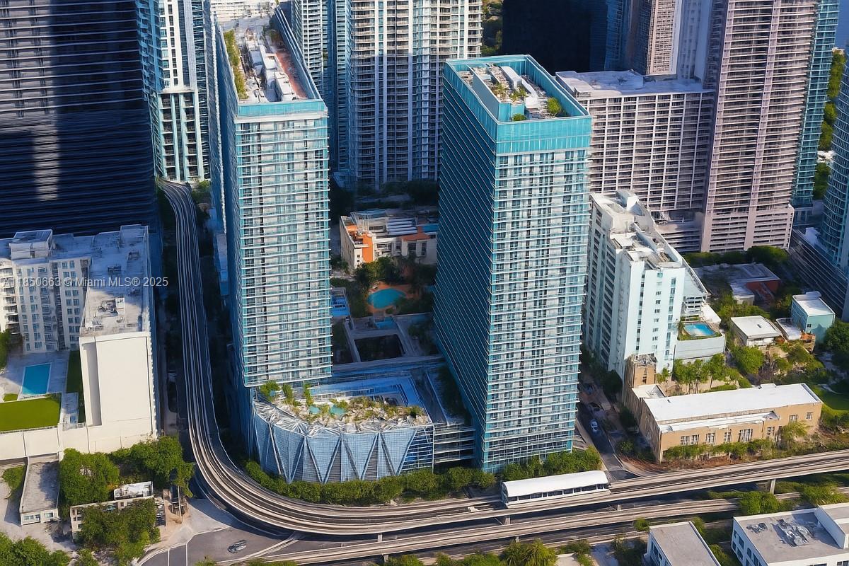 THE AXIS ON BRICKELL COND - Residential