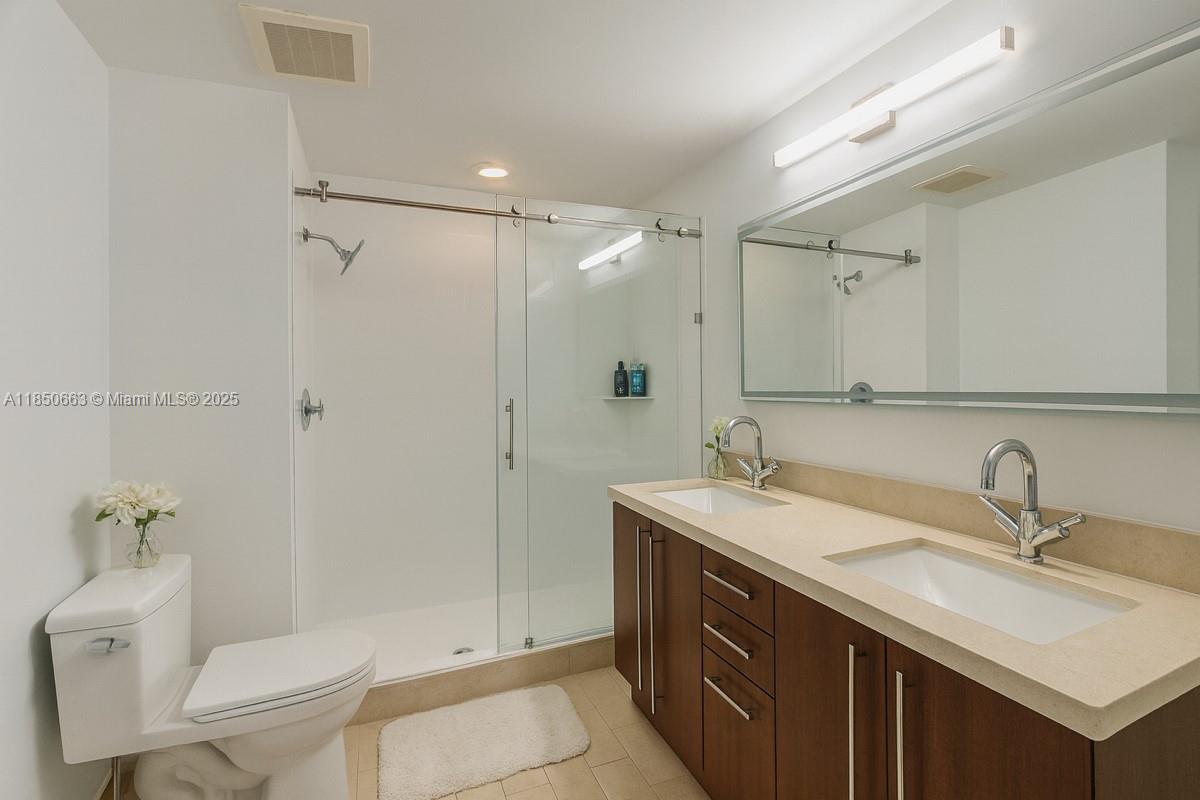 THE AXIS ON BRICKELL COND - Residential