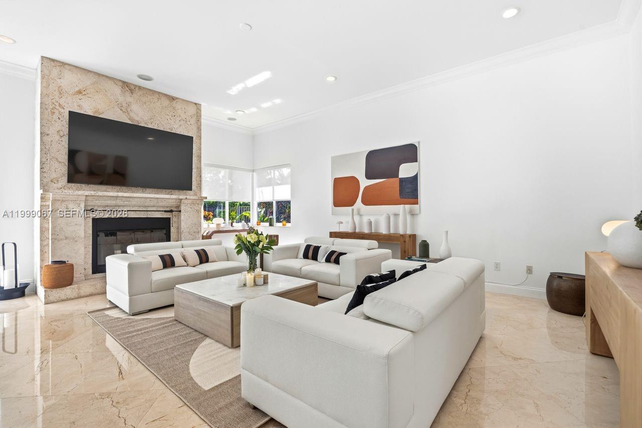 OAK RIDGE FALLS - Residential