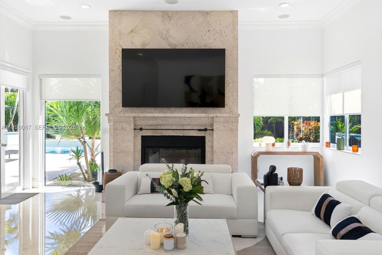 OAK RIDGE FALLS - Residential