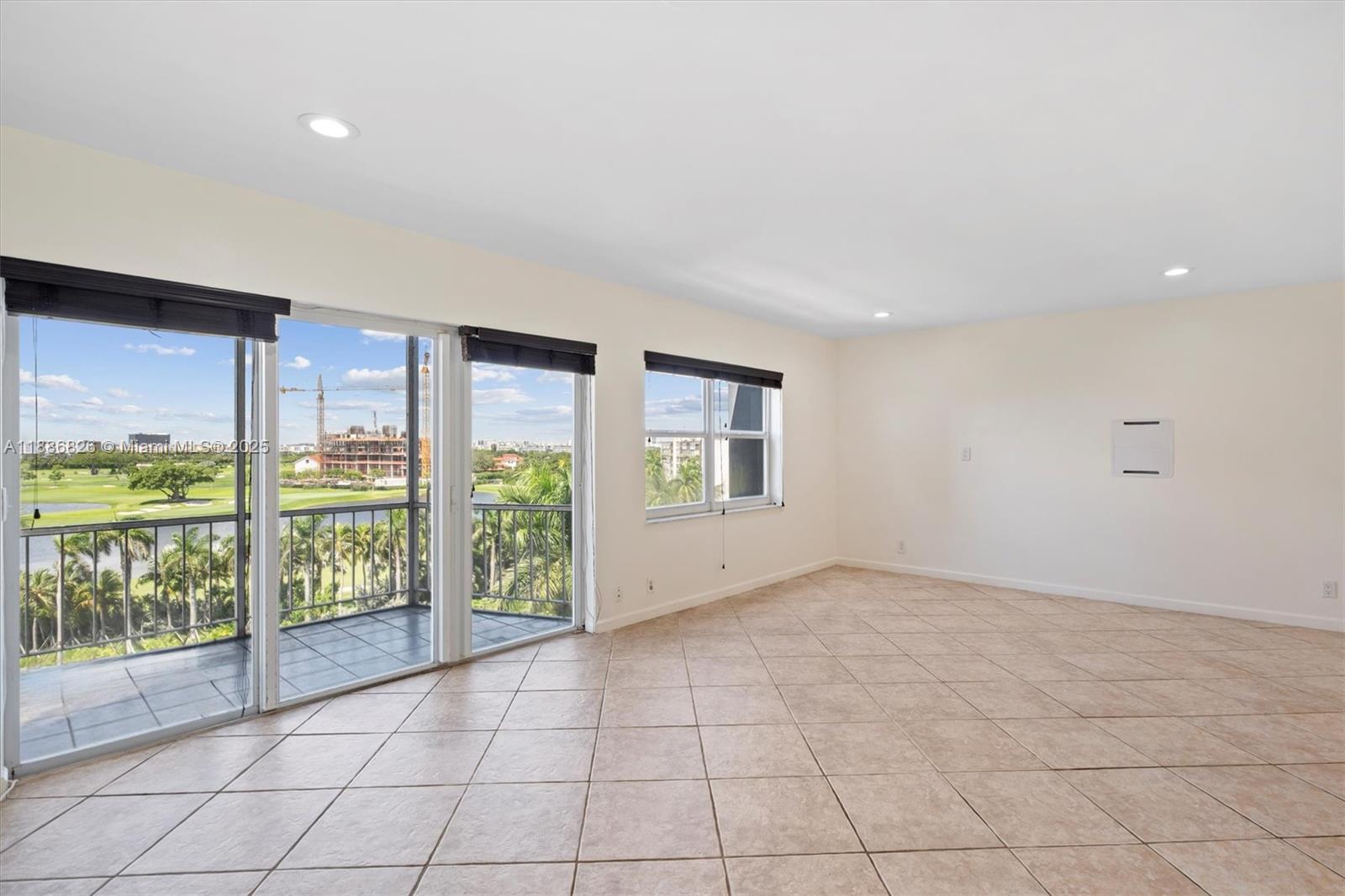 FAIRWAYS RIVIERA - Residential