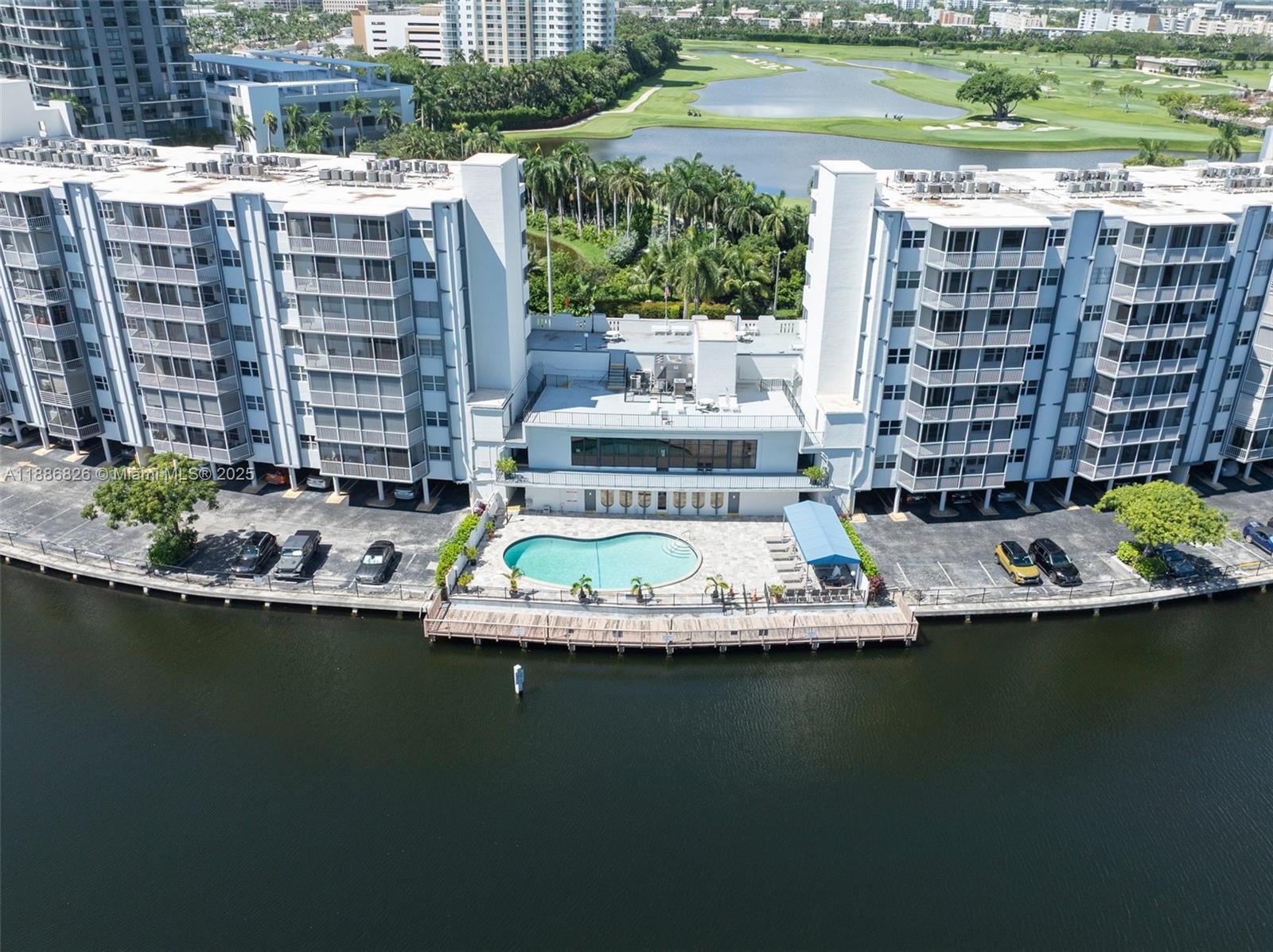 FAIRWAYS RIVIERA - Residential