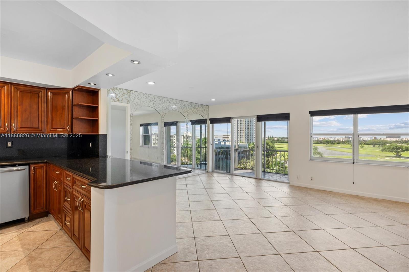 FAIRWAYS RIVIERA - Residential
