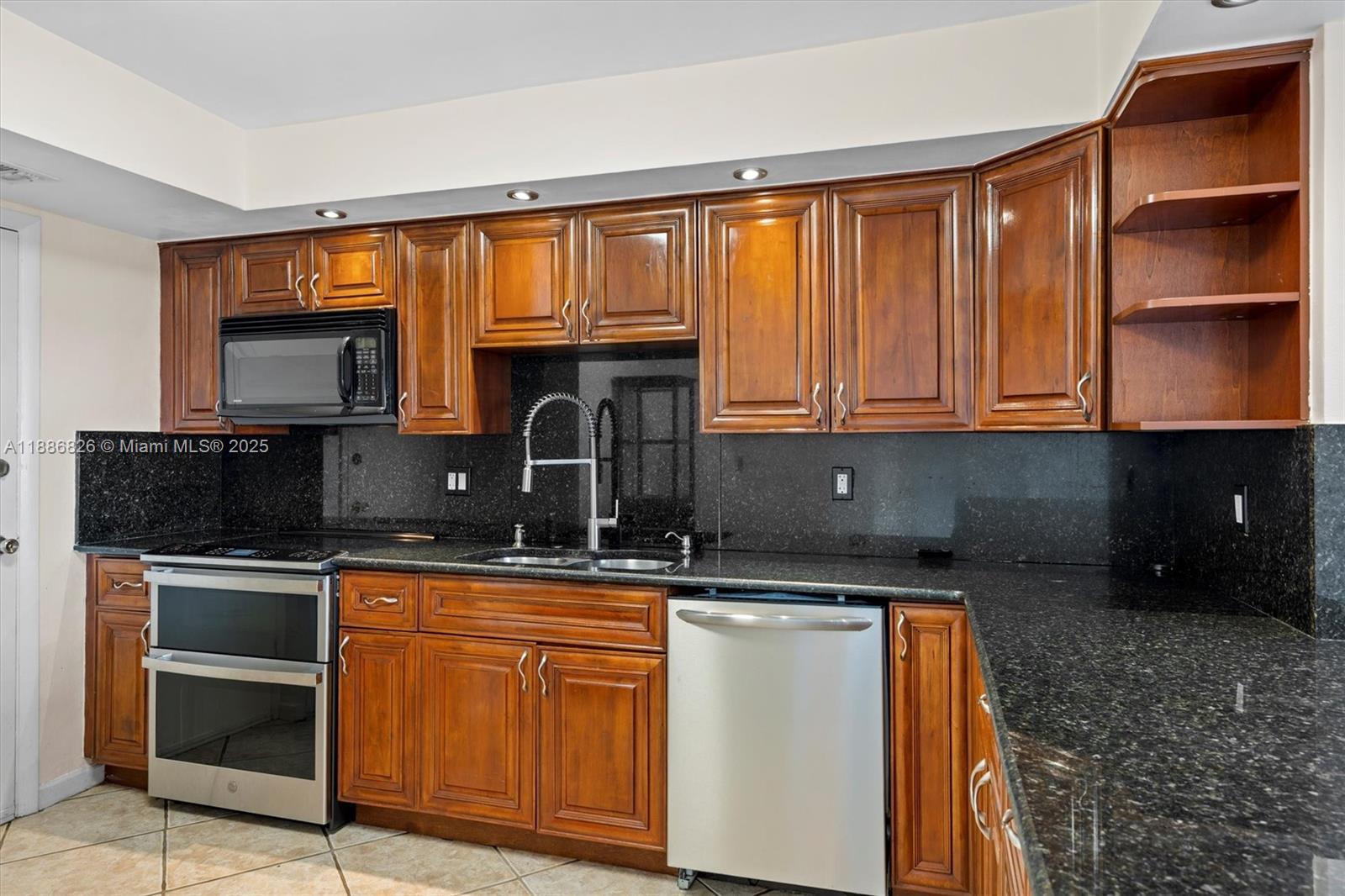 FAIRWAYS RIVIERA - Residential