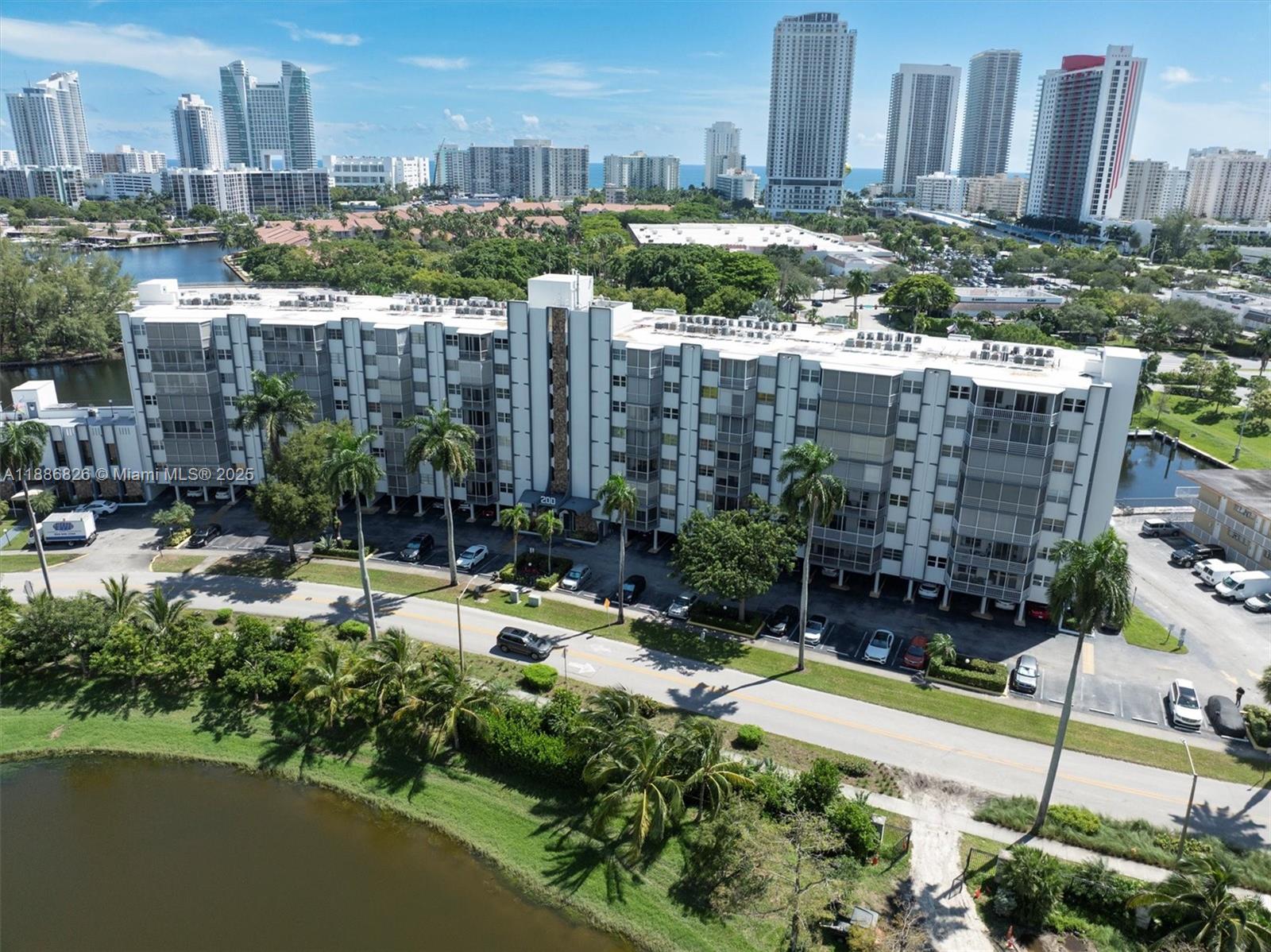 FAIRWAYS RIVIERA - Residential
