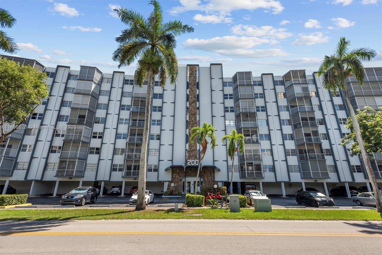 FAIRWAYS RIVIERA - Residential