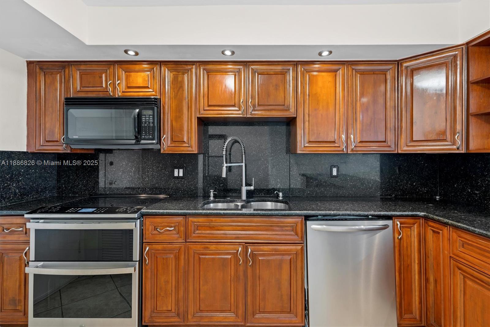 FAIRWAYS RIVIERA - Residential