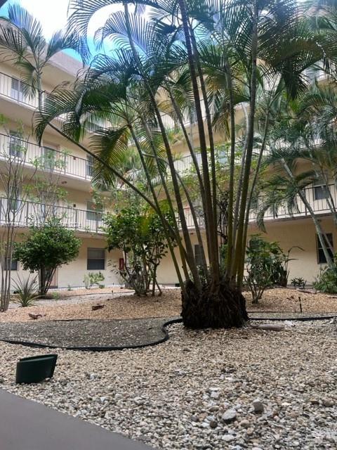 Rental Property at 2871 Somerset Dr 218, Lauderdale Lakes, Broward County, Florida - Bedrooms: 1 
Bathrooms: 1  - $1,300 MO.