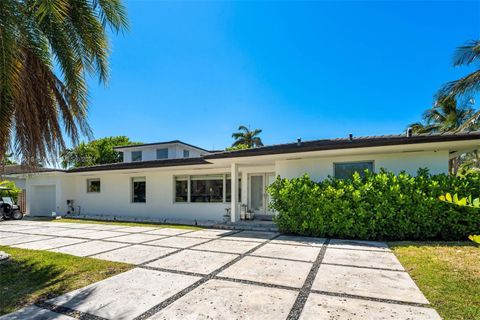 Single Family Residence in Miami Beach FL 1001 Fairway Dr.jpg