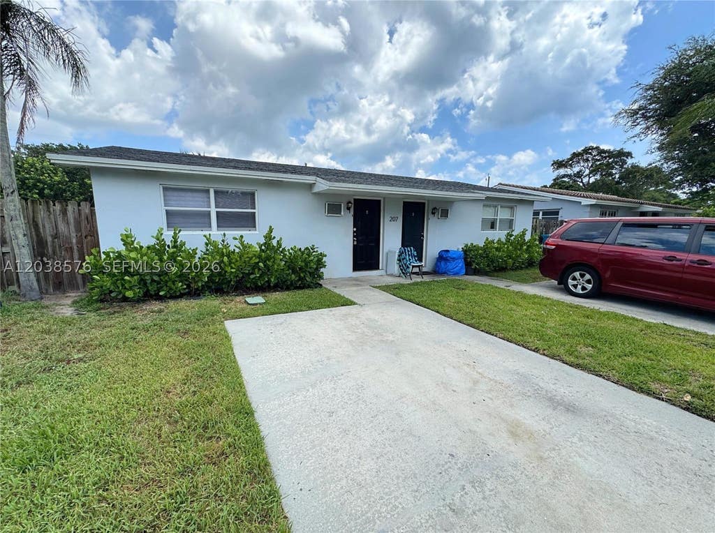 Photo of 207 SE 4th Ave #West, Boynton Beach, FL 33435 (MLS # A12038576)