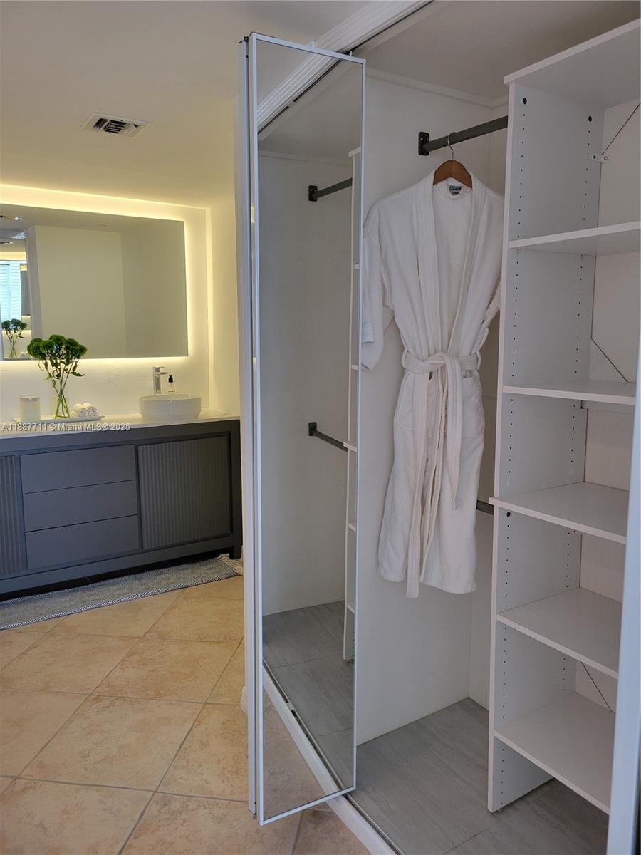 BERMUDA HOUSE CONDOMINIUM - Residential