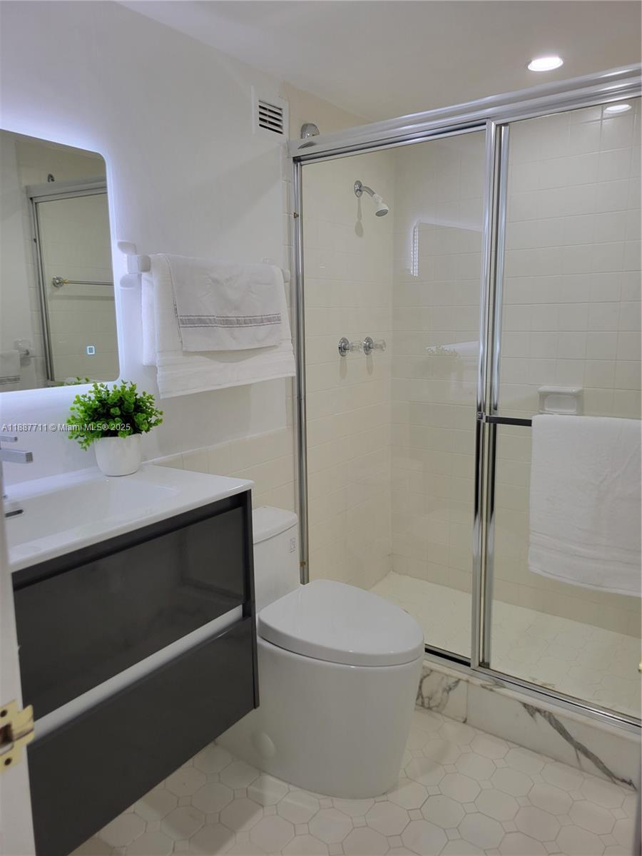 BERMUDA HOUSE CONDOMINIUM - Residential