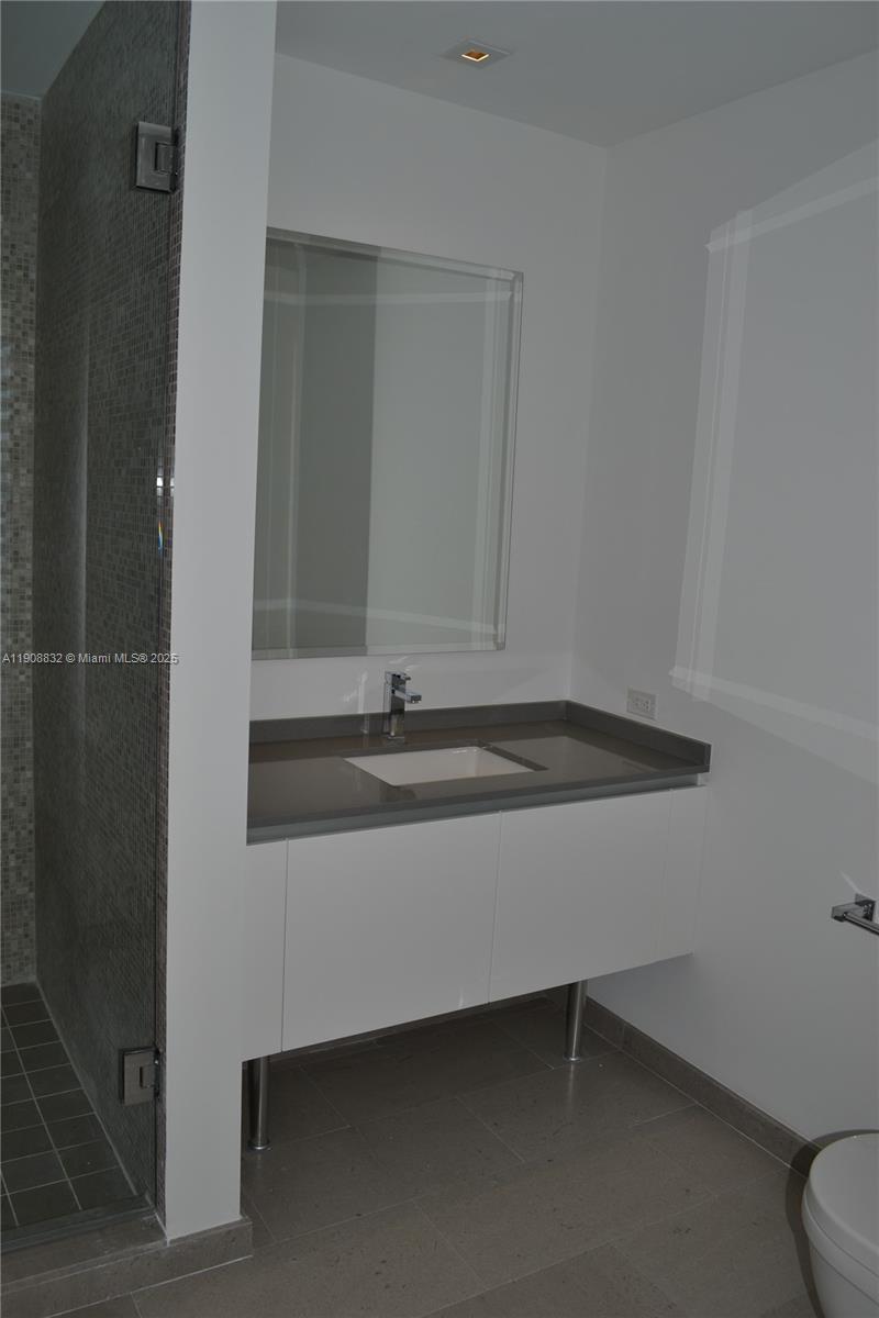 REACH CONDO - Residential Lease