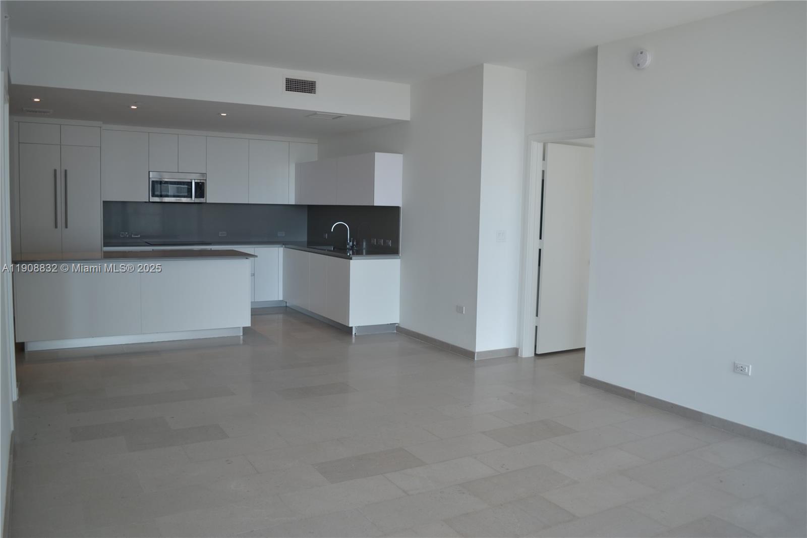 REACH CONDO - Residential Lease