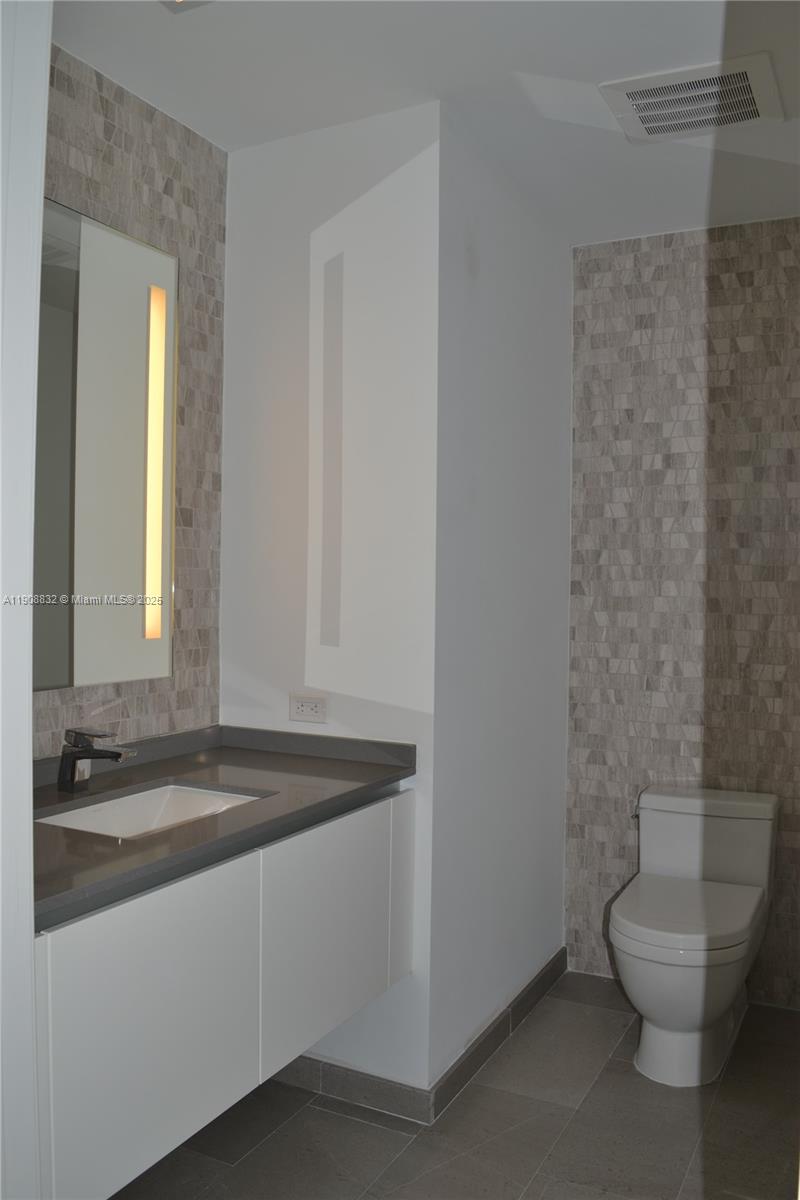 REACH CONDO - Residential Lease