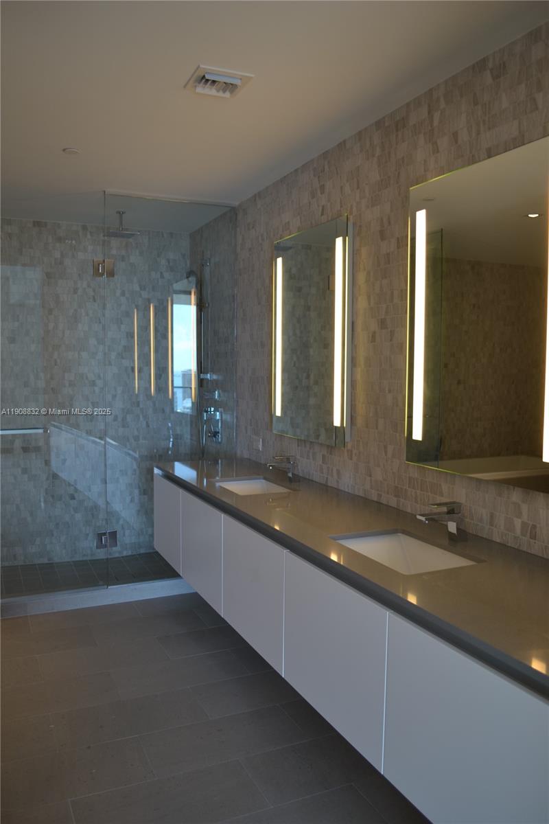 REACH CONDO - Residential Lease