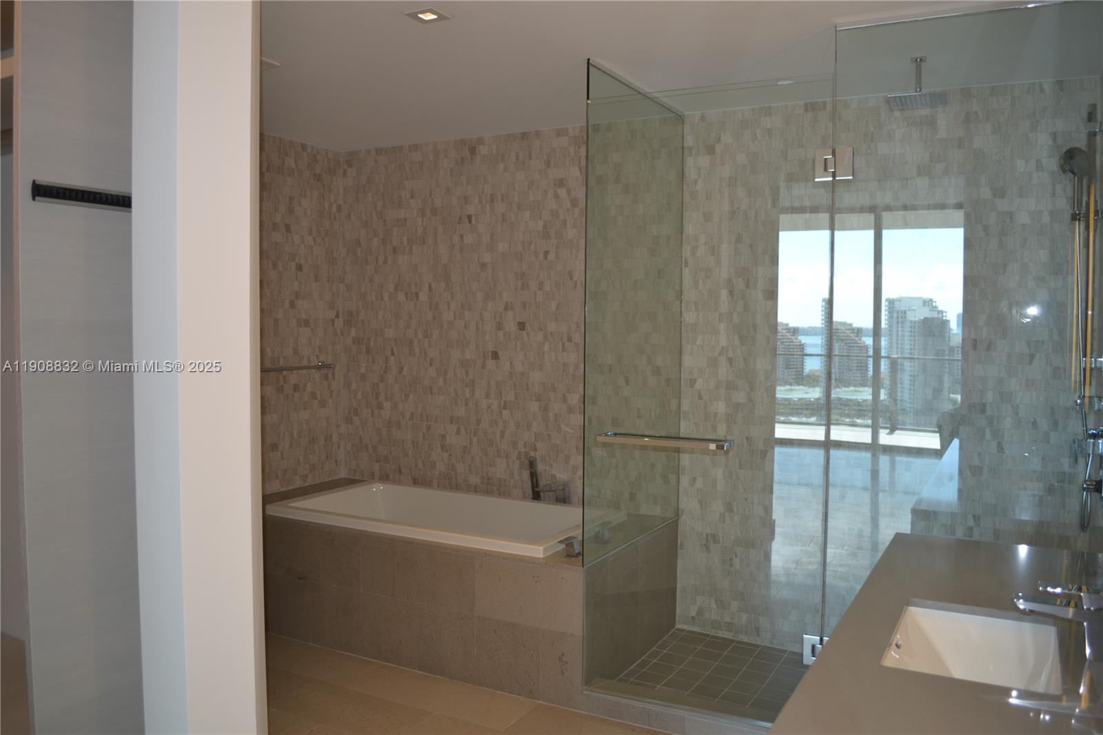 REACH CONDO - Residential Lease